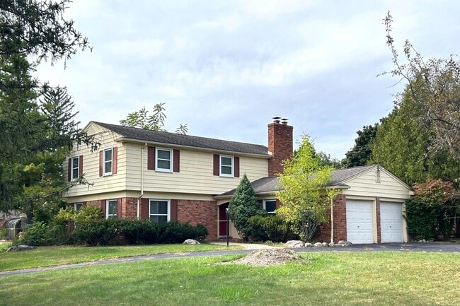 property at 4746 Hedgewood Dr