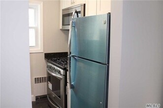 602 E Olive St-Unit -Upper in Long Beach, NY - Building Photo - Building Photo