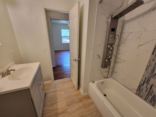 1108 Hickory Ln in Midwest City, OK - Building Photo - Building Photo