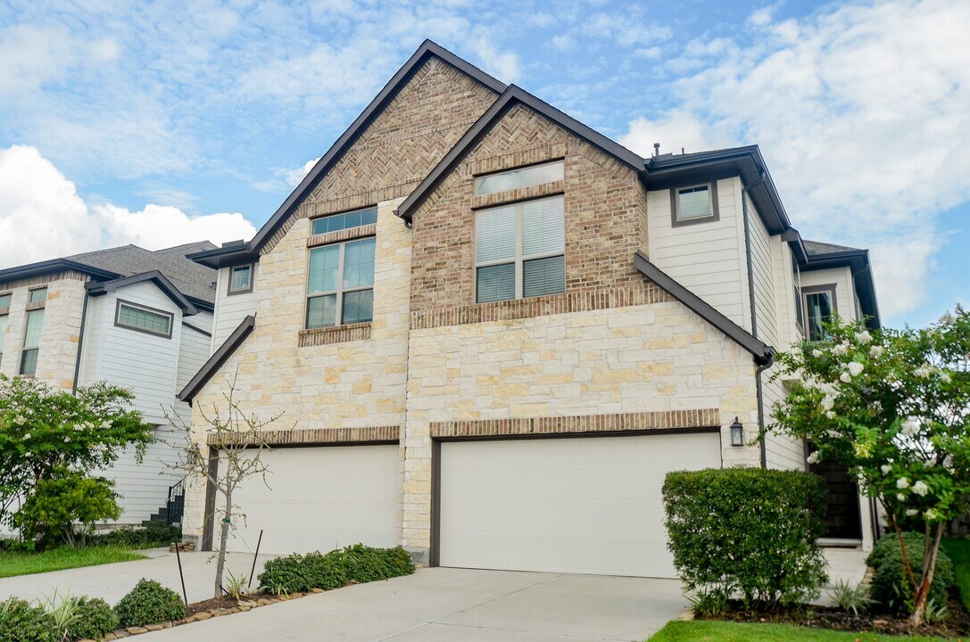 1555 Rustling Creek Dr in Missouri City, TX - Building Photo