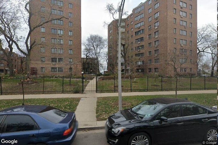 Lunt-Lake Apartments, West Tower in Chicago, IL - Building Photo