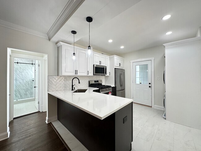 3045 W Addison St, Unit 1 in Chicago, IL - Building Photo - Building Photo