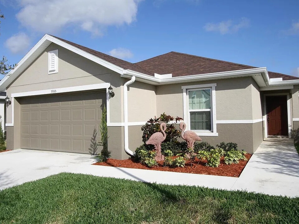 5555 NW Pine Trail Cir in Port St. Lucie, FL - Building Photo