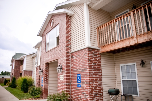 Cedar Place Apartments in Republic, MO - Building Photo