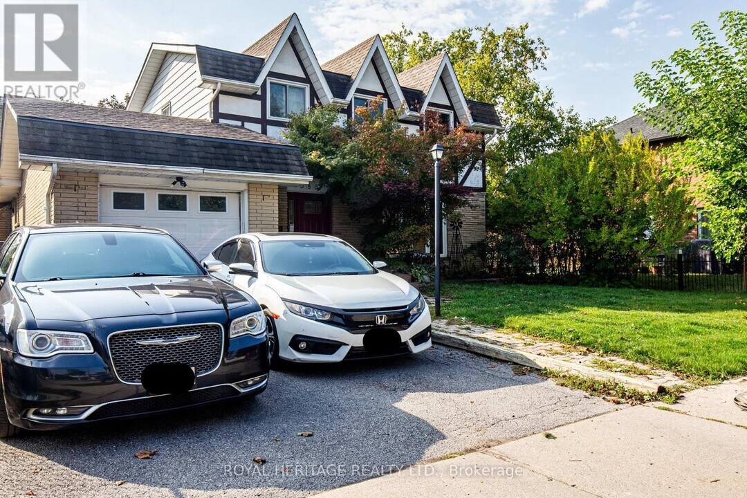 586 Creekview Cir in Pickering, ON - Building Photo