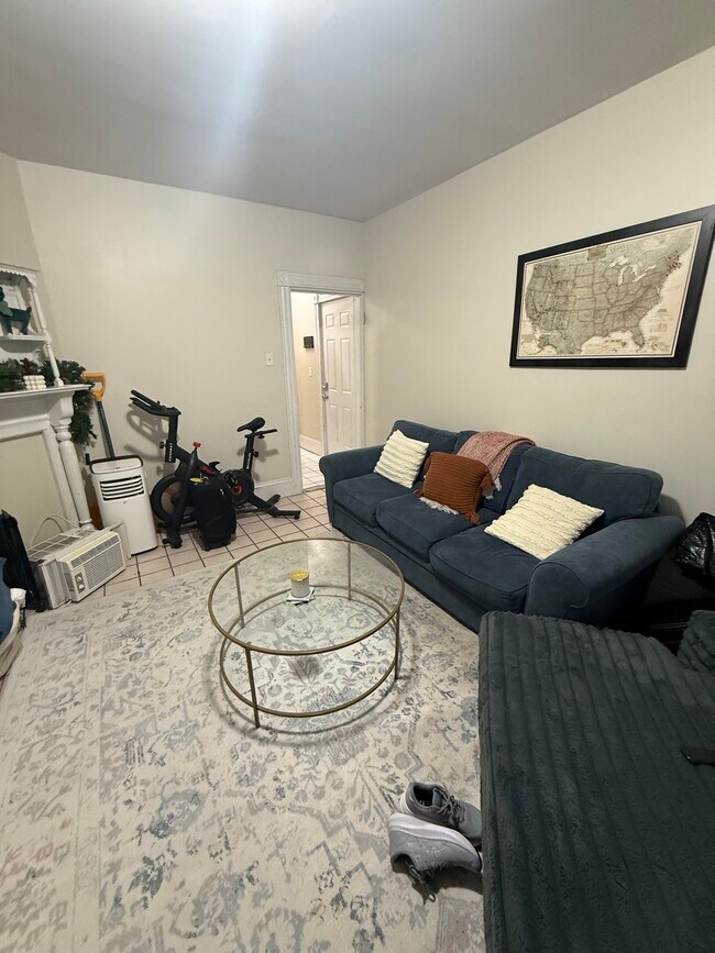 192 L St, Unit 1 in Boston, MA - Foto de edificio - Building Photo