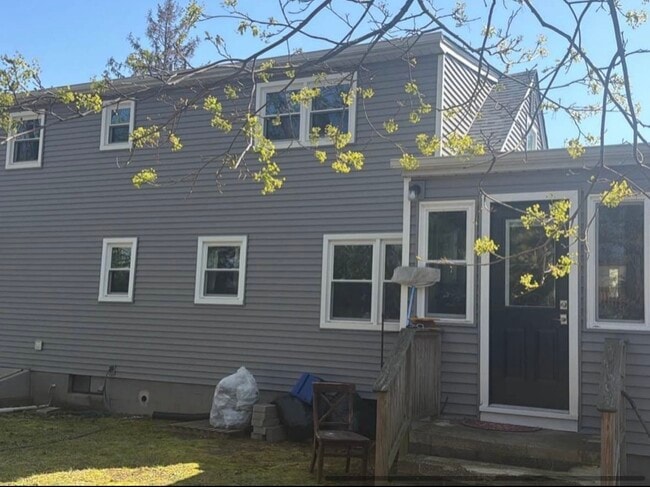 44 Pine Tree Dr in Shirley, NY - Building Photo - Building Photo