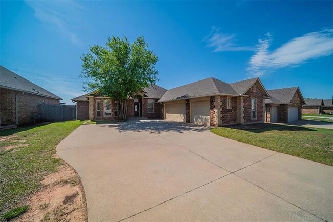 1105 Kelsi Dr in Moore, OK - Building Photo - Building Photo