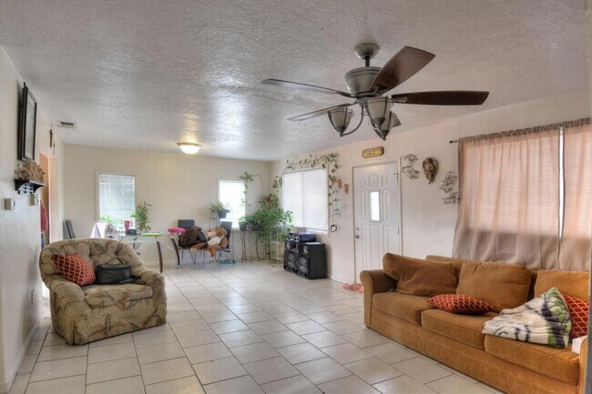 608 San Pablo St SE, Unit A in Albuquerque, NM - Building Photo - Building Photo