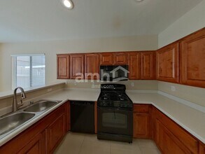 6275 Dartington Hall St in Henderson, NV - Foto de edificio - Building Photo