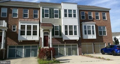43569 White Cap Terrace, Unit 3311 in Chantilly, VA - Building Photo - Building Photo