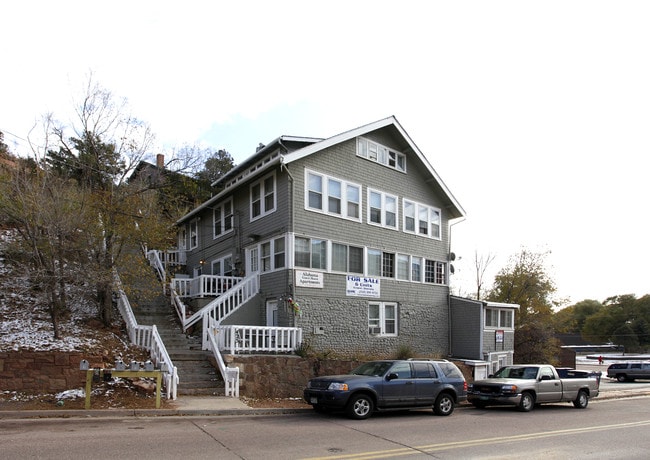 Alabama Guest House Apartments in Manitou Springs, CO - Building Photo - Building Photo