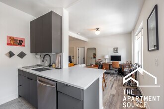 2313 N Albany Ave in Chicago, IL - Building Photo - Building Photo