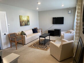 8409 W Roseview Dr in Niles, IL - Building Photo - Building Photo