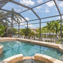 2317 SW 43rd Ln in Cape Coral, FL - Foto de edificio - Building Photo