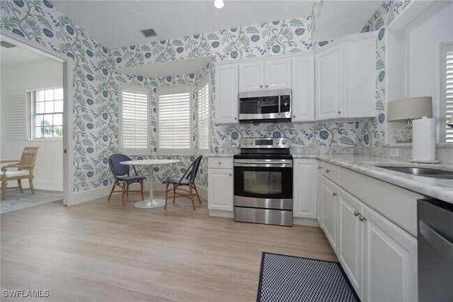 4740 Stratford Ct in Naples, FL - Building Photo - Building Photo