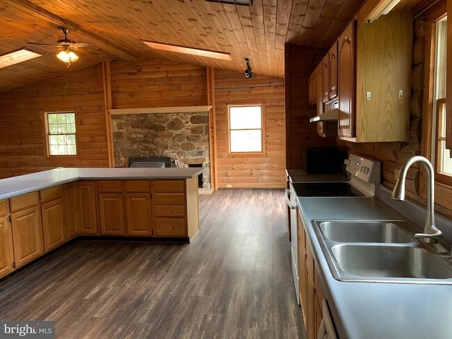 7 Glade Dr in Stafford, VA - Foto de edificio - Building Photo