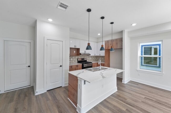 property at 855 S Victory Dr