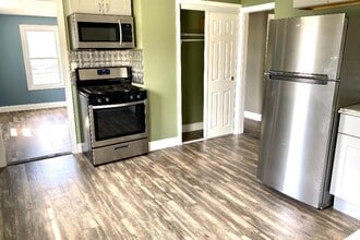 25 6th St, Unit 25B in Dover, NH - Foto de edificio - Building Photo