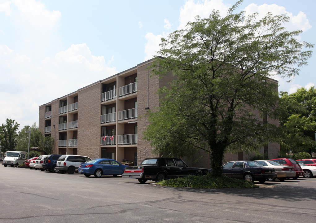 Smith Center Apartments in Salem, OH - Foto de edificio