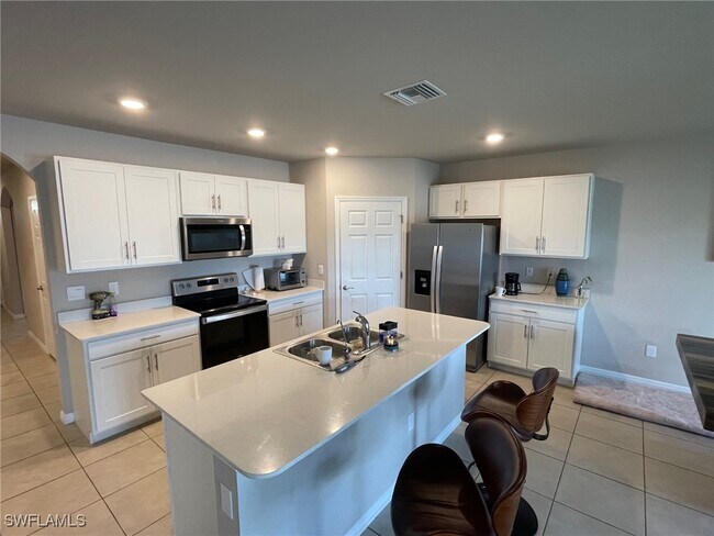 2927 NW 11th St in Cape Coral, FL - Building Photo - Building Photo
