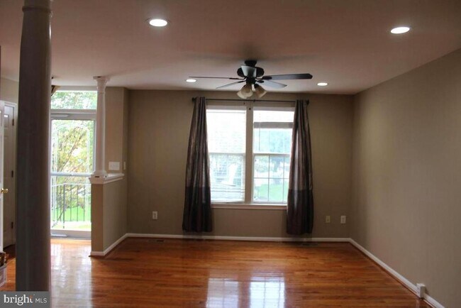 42886 Nashua St in Ashburn, VA - Building Photo - Building Photo