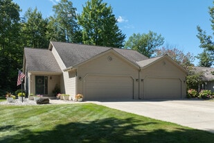 Terrace Bluff Condominiums in Traverse City, MI - Building Photo