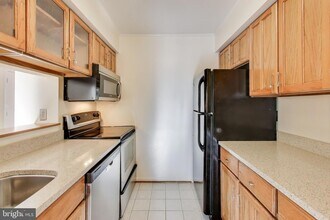 1639 Carriage House Terrace, Unit J in Silver Spring, MD - Building Photo - Building Photo