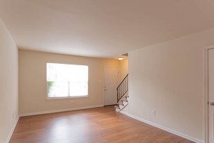 Earle of Warwick Square