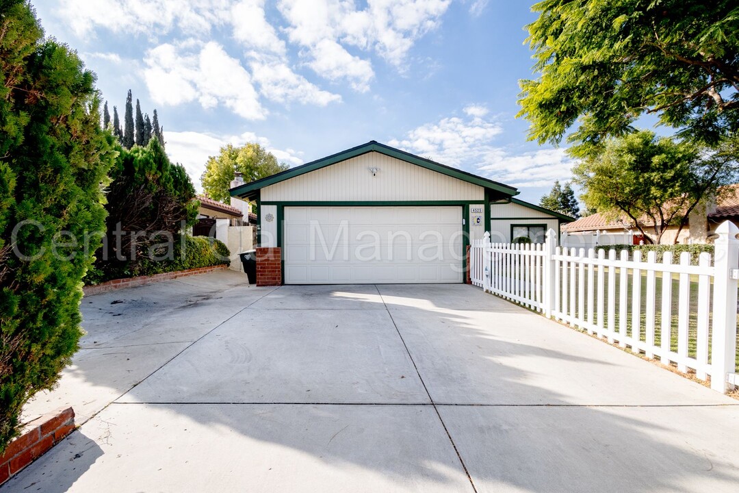 4525 Panorama Dr in Bakersfield, CA - Building Photo