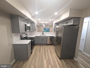 988 Beechwood Pl in Warminster, PA - Building Photo - Building Photo