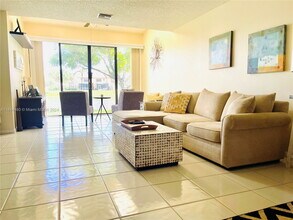 3963 Cocoplum Cir in Coconut Creek, FL - Building Photo - Building Photo
