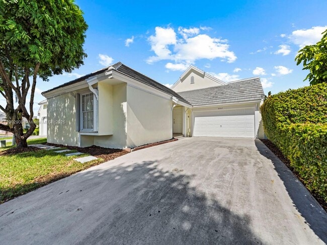 9947 NW 47th Terrace in Doral, FL - Building Photo - Building Photo