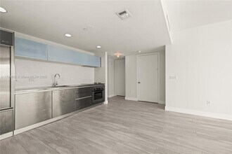 1040 Biscayne Blvd in Miami, FL - Building Photo - Building Photo