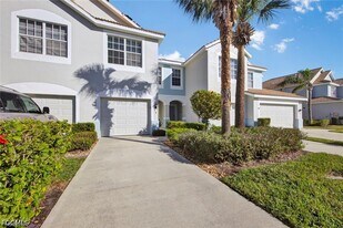 8271 Village Edge Cir in Ft. Myers, FL - Building Photo