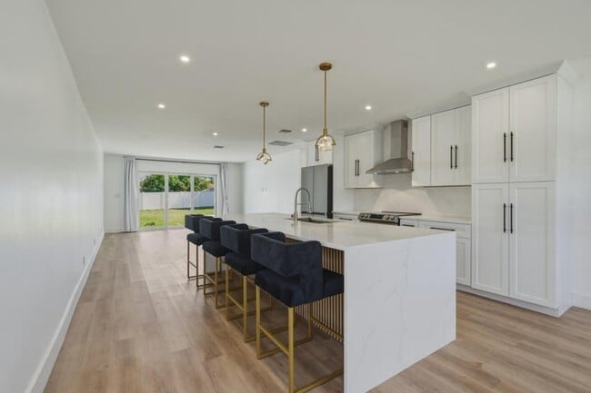 property at 461 SW 1st St