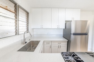 Waikahe in Honolulu, HI - Building Photo - Building Photo