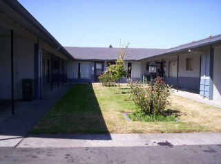 Walnut Apartments in Hillsboro, OR - Building Photo