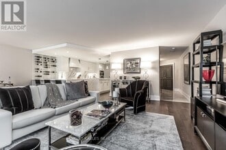 110 Bloor St W in Toronto, ON - Building Photo - Building Photo