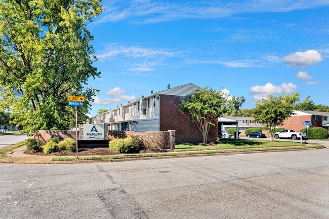 Avalon Townhomes in Hampton, VA - Building Photo - Building Photo