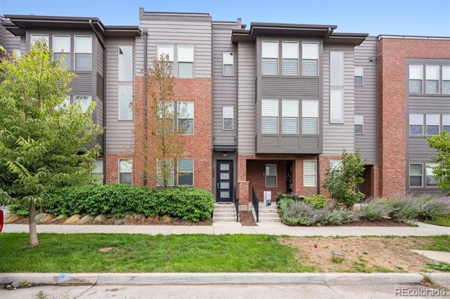 8622 E 47th Ave in Denver, CO - Building Photo