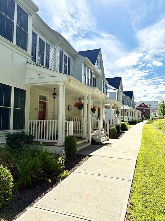 47 Sherwood St in Mansfield, CT - Building Photo