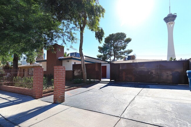 property at 2100 Santa Ynez Dr