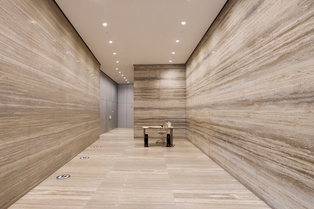 432 Park Ave in New York, NY - Building Photo