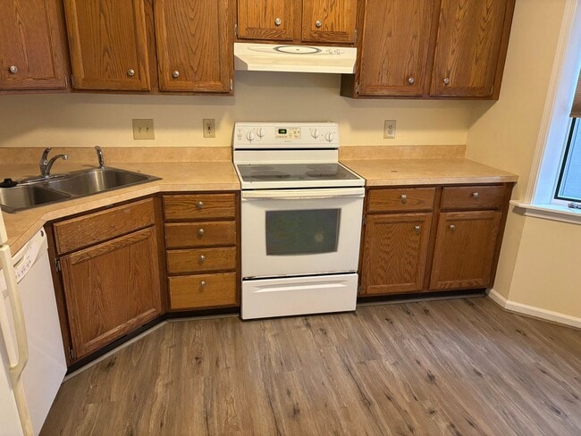 1399 Suncrest Dr NE in Grand Rapids, MI - Building Photo - Building Photo