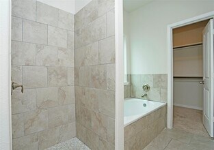 13823 Leabrandon Ln in Houston, TX - Building Photo - Building Photo