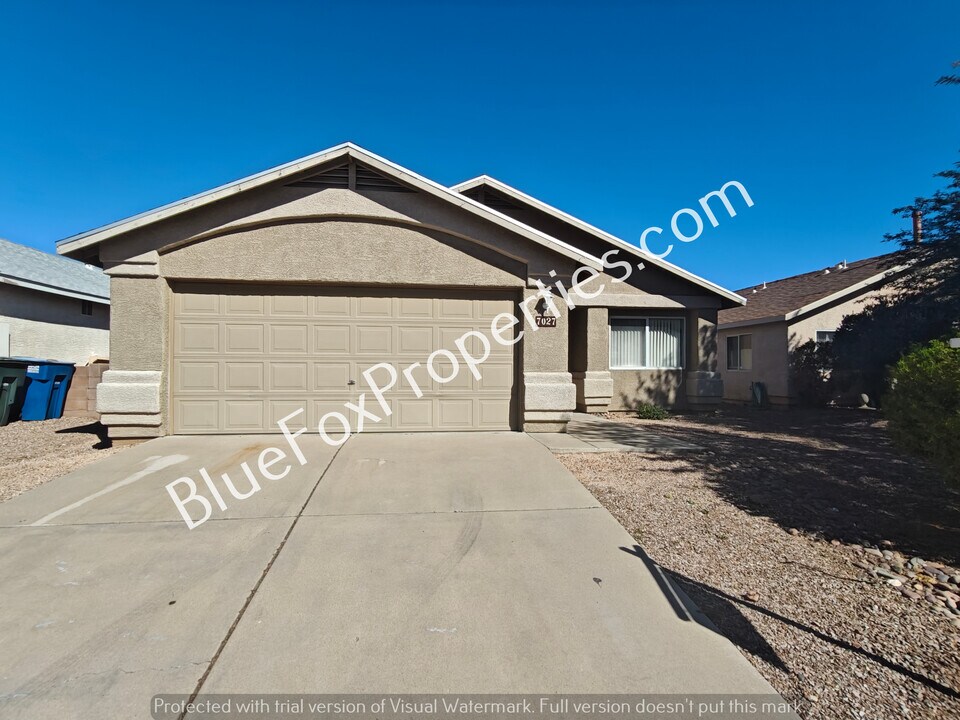 7027 Typhoon Flyer Way in Tucson, AZ - Building Photo
