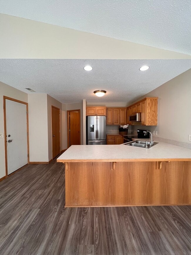 property at 938 E 6th St