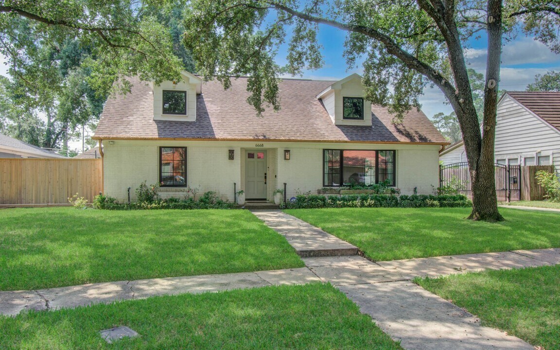 6668 Merry Ln in Houston, TX - Building Photo