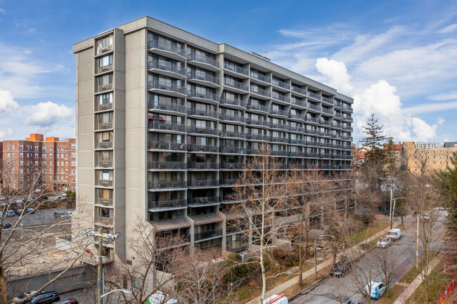 Heritage Tower Condominium in White Plains, NY - Foto de edificio - Building Photo